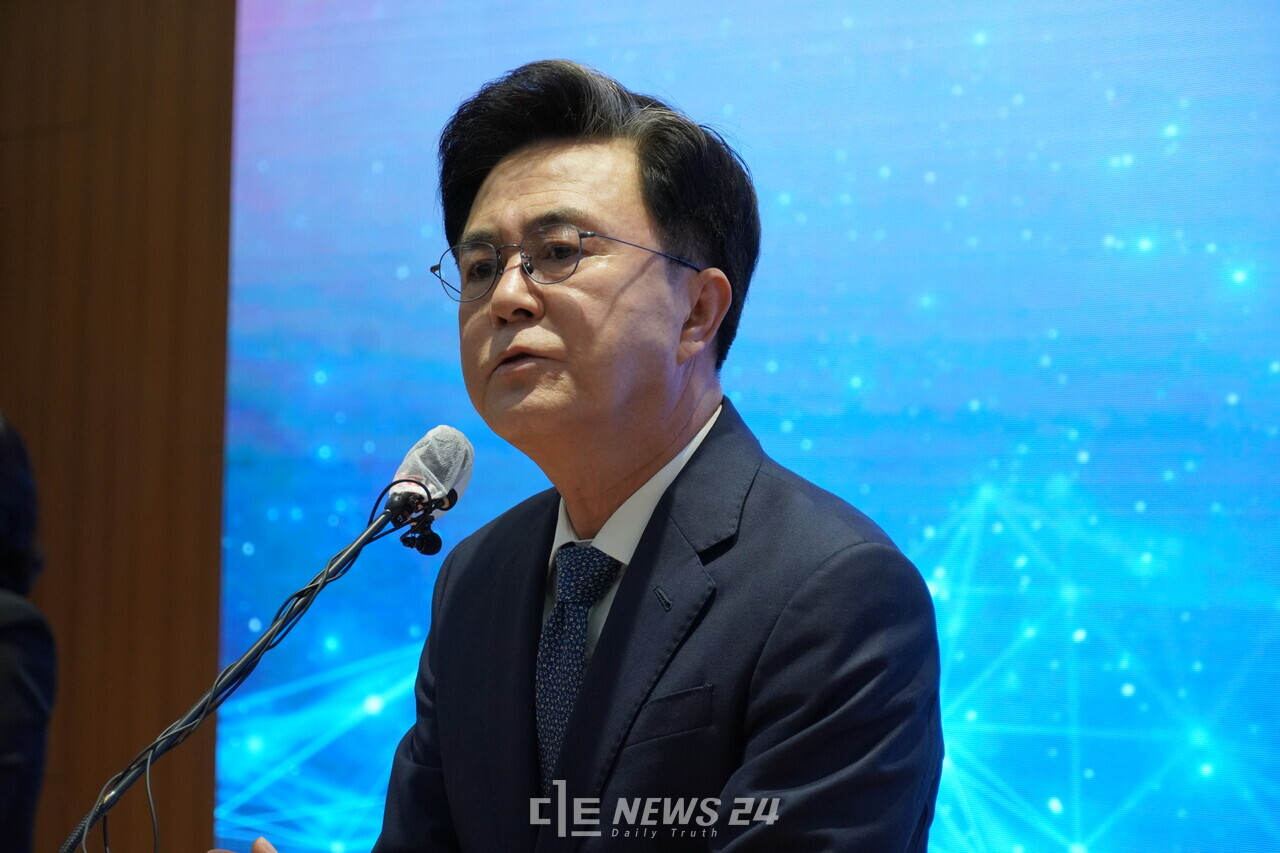 김태흠 충남지사가 4일 도청 대회의실에서 신년 기자회견을 열고 지난해 성과와 올해 주력할 사업을 설명했다. 김다소미 기자. 