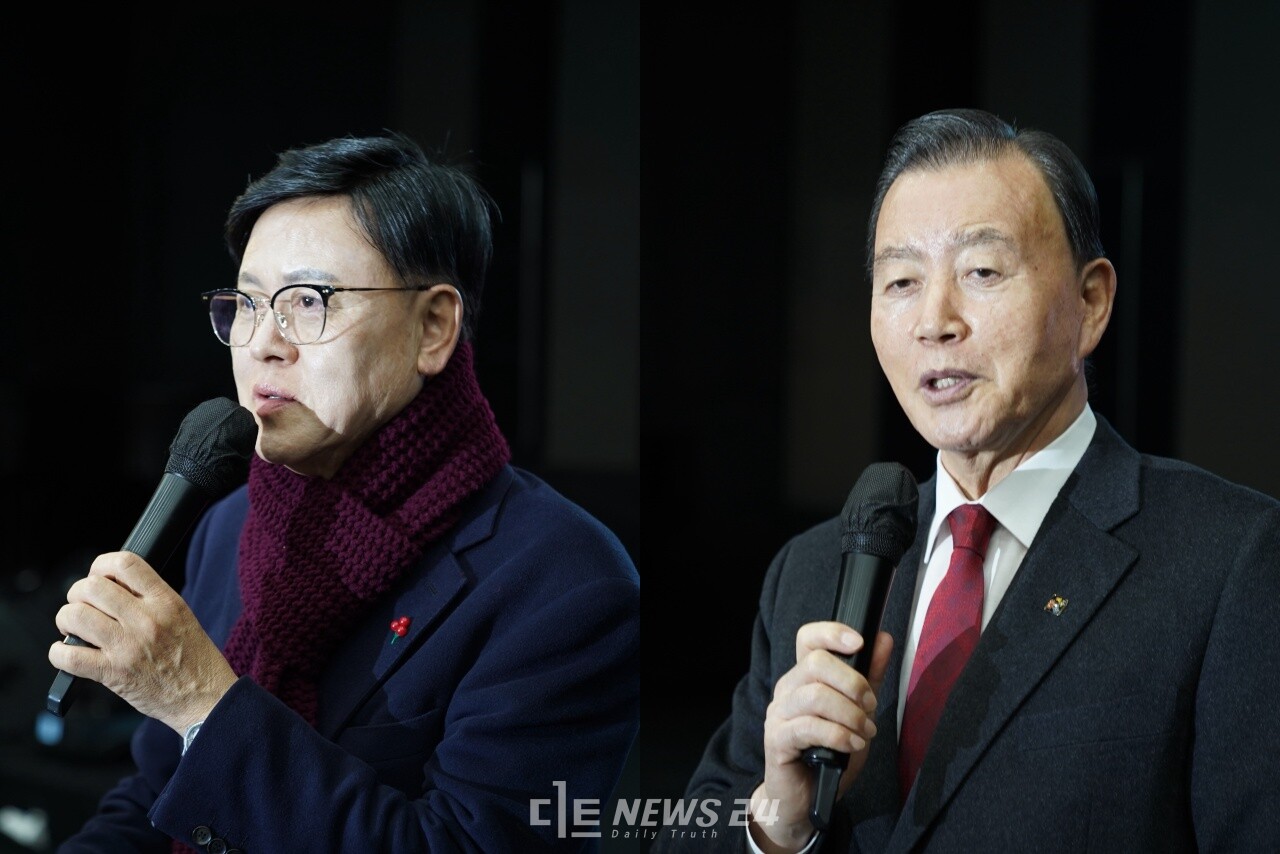 이명수 국회의원(왼쪽)과 홍문표 국회의원이 6일 전만권 아산을 당협위원장 출판기념회에서 축사를 하고 있다. 황재돈 기자. 