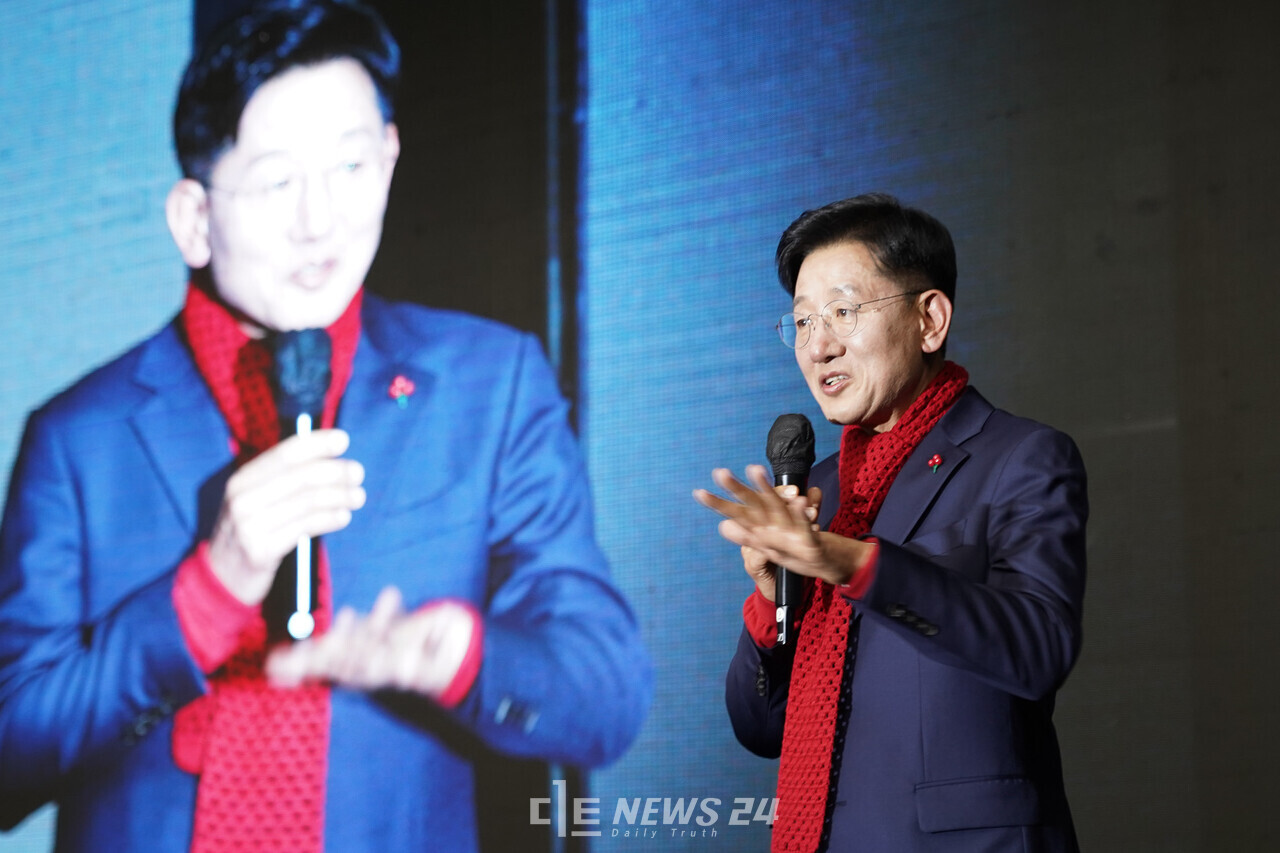 전만권 국민의힘 아산을 당협위원장이 6일 아산시 디바인밸리에서 ‘아산의 노래’ 출판기념회를 열고 아산시장 도전을 본격화했다.황재돈 기자. 
