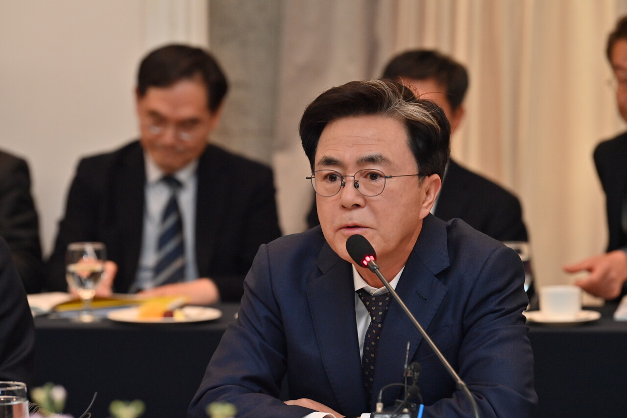 김태흠 충남지사가 22일 서울에서 열린 전국시도지사협의회 총회에 참석해 대통령 지역 공약이 전국 공모 사업으로 전환되는 데에 반대 의사를 분명히 했다. 충남도 제공. 