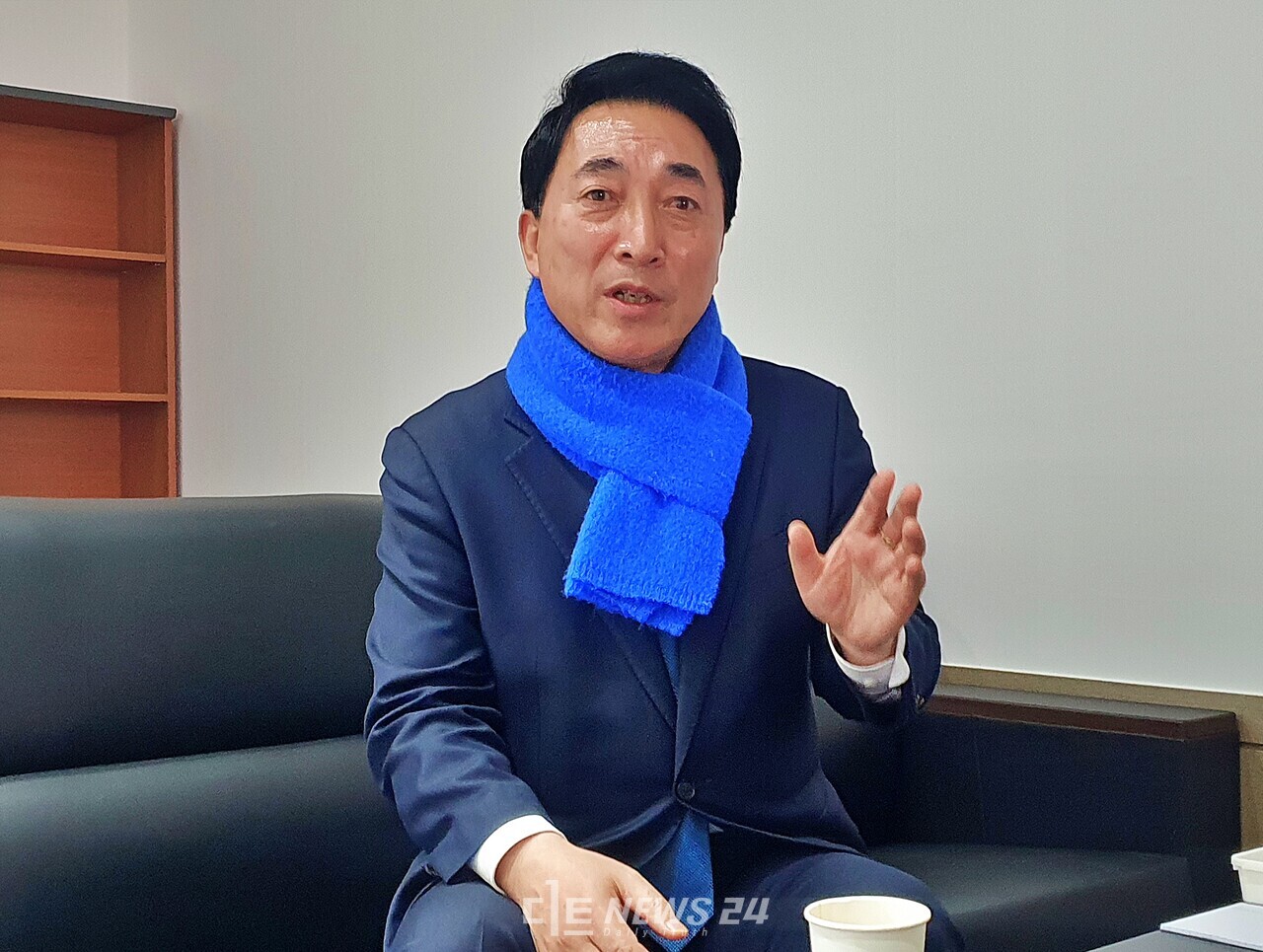 박수현 전 청와대 국민소통수석이 29일 공주 선거사무소에서 디트뉴스와 만나 총선 인터뷰를 가졌다. 이번 출마 목적과 불륜 의혹, 유엔 해비타트 명의 사칭 논란에 솔직한 입장을 밝히기도 했다. 김다소미 기자. 