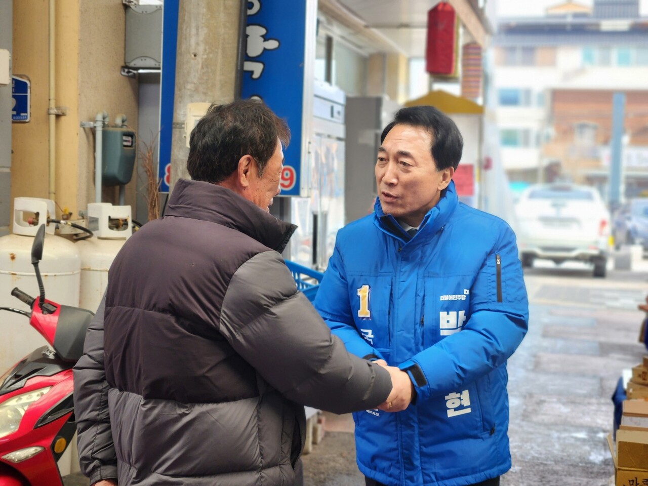 박수현 전 수석은 "누구의 이미지에 기대서 하는 정치보다 나와 국민 사이에 직접 소통을 통해 선택받을 수 있는 자기 노력과 이미지 형성이 정치인의 본질“이라고 강조했다. 캠프 제공. 