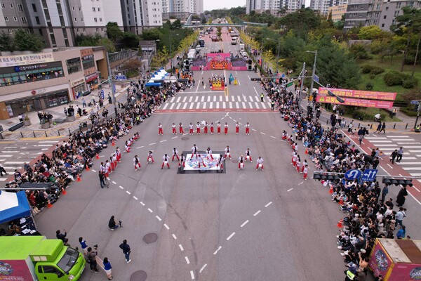 ‘천안흥타령춤축제 2023’ 불당동 ‘거리댄스 퍼레이드’ 모습