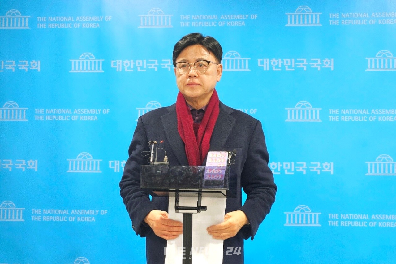 이명수 국민의힘 국회의원이 21일 오후 국회 소통관 기자회견에서 당 공천관리위원회를 향해 공정한 경선을 촉구했다. 류재민 기자.