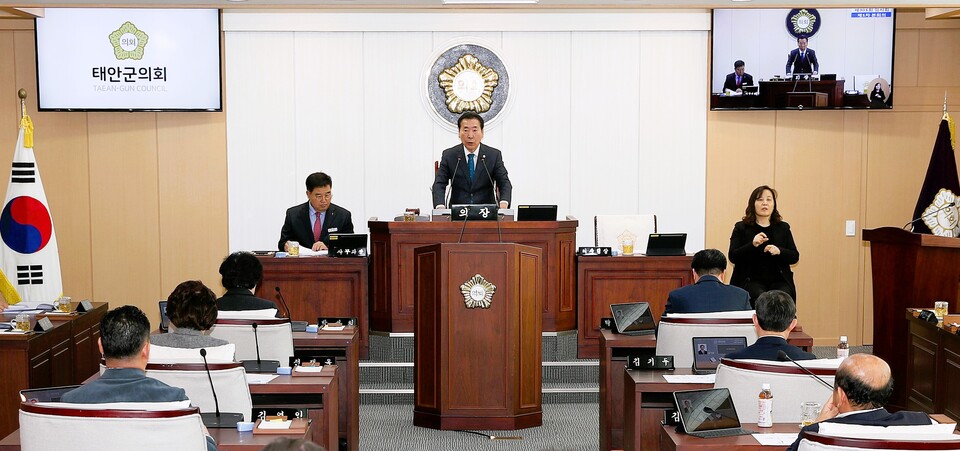 태안군의회가 26일 2024년 첫 임시회 일정에 들어갔다. 태안군의회 제공.