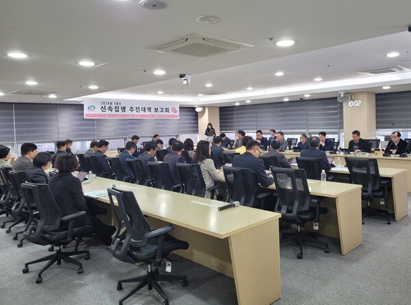 천안시가 7일 시청 중회의실에서 김석필 부시장 주재로 신속집행 추진대책 보고회를 진행하고 있다.