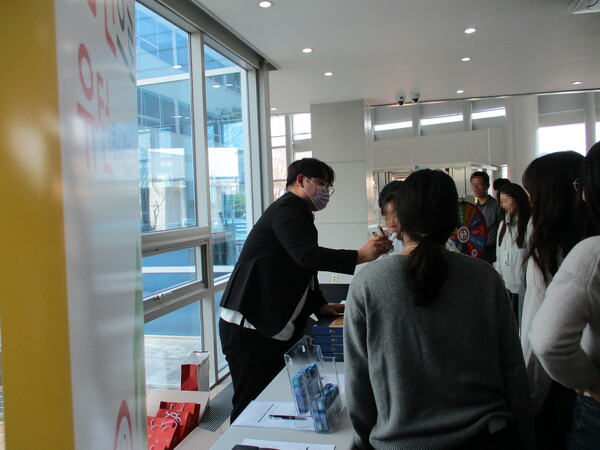 LX세미콘이 대전·세종금연지원센터와 함께  6일 LX세미콘 대전캠퍼스에서 근로자의 건강증진과 사업장 내 금연환경 조성을 위해 금연캠페인을 펼쳤다.