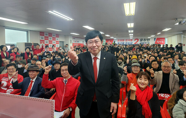 윤창현 국회의원이 동구 대형마트 의무휴업일을 평일로 전환하는 공약을 제시했다. 윤창현 캠프 제공