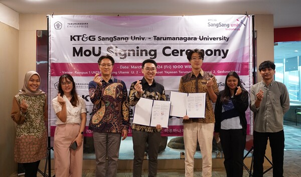 KT&G 상상유니브 인도네시아가 따루마나가라 대학교(UNTAR)와 대학생의 성장을 지원하기 위한 업무협약(MOU)을 체결했다. 사진은 KT&G 상상유니브 인도네시아와 따루마나가라 대학교 업무협약식 행사사진