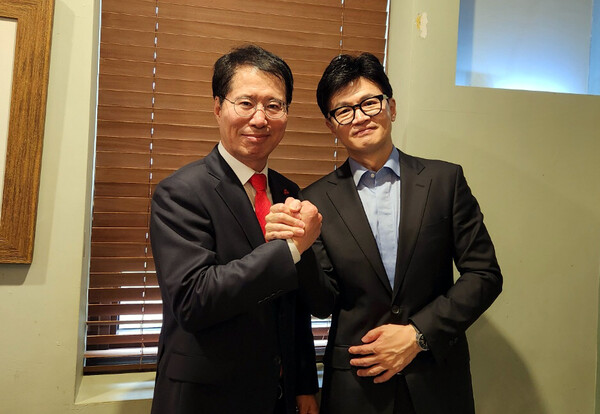 양홍규 변호사(왼쪽)와 한동훈 위원장(오른쪽).
