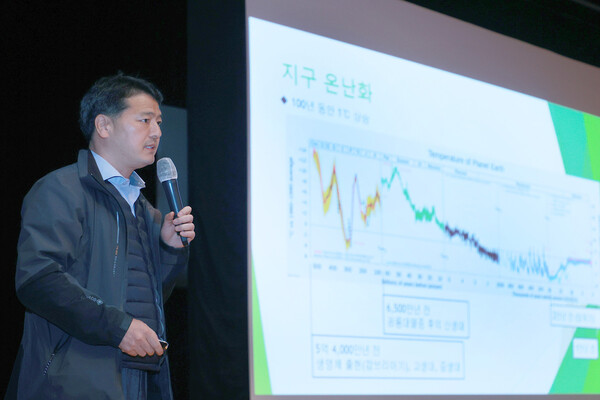 대전시가 20일 한국철도기술연구원 김민수 박사를 초청해 시·구 및 산하기관 직원 300여 명을 대상으로 특강을 개최했다.