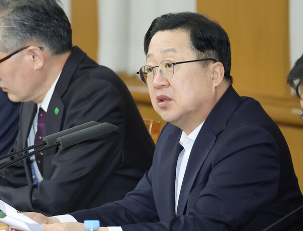 이장우 대전시장이 25일 오전 주간업무회의에서 산하 공공기관의 조직혁신 및 기강확립을 강하게 주문했다.