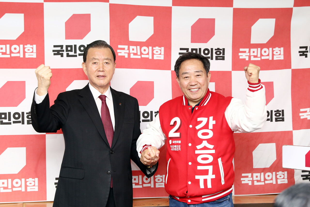 홍문표 홍성·예산 국민의힘 국회의원이 25일 강승규 후보를 공개 지지 했다. 경선 포기와 총선 불출마 결정 이후 첫 발언이다. 강승규 캠프 제공. 