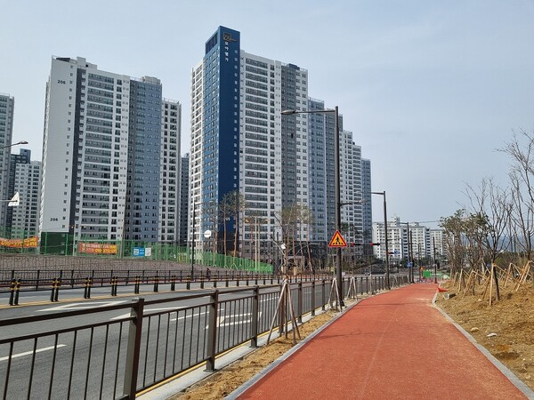 아산시 신창면 남성리 일대 신규아파트 전경