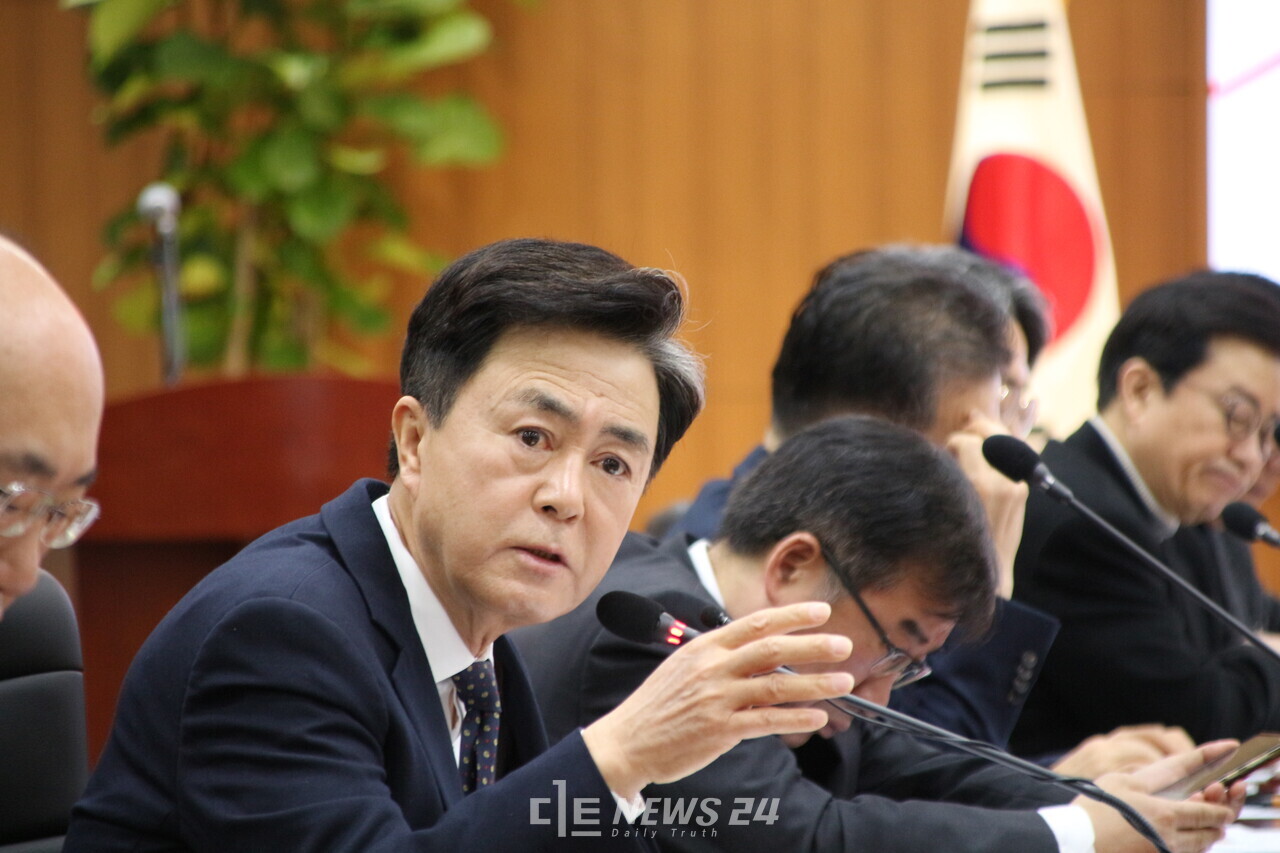 김태흠 충남지사가 지난 8일 개인 SNS를 통해 '의대 증원' 문제로 이탈한 전공의들을 향해 '현장 복귀'를 호소했다. 자료사진. 