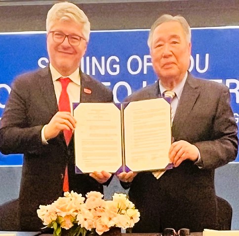 한서대학교가 16일 ICAO와 차세대 미래항공 전문가 교육을 위한 ‘Corporate Partnership’협약을 체결했다. 우측, 함기선 총장. 한서대 제공.