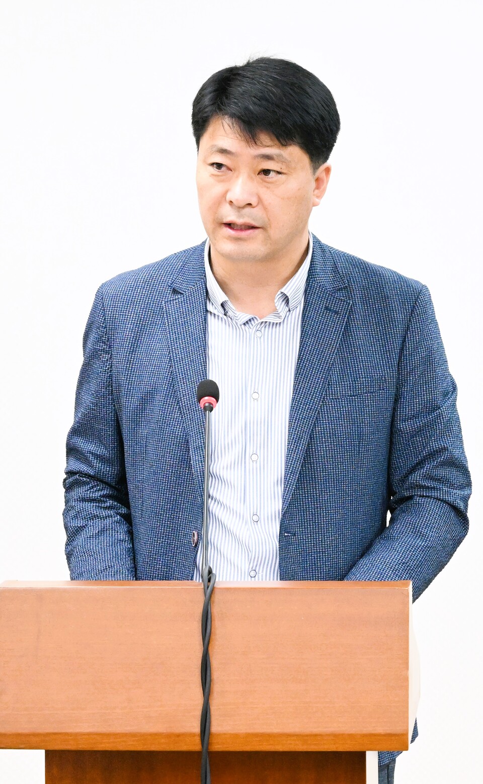 보령시의회 김재관 의원이 18일 「보령시의회 지방공무원 복무 조례 일부개정조례안」을 대표발의하고 있다. 보령시의회 제공.