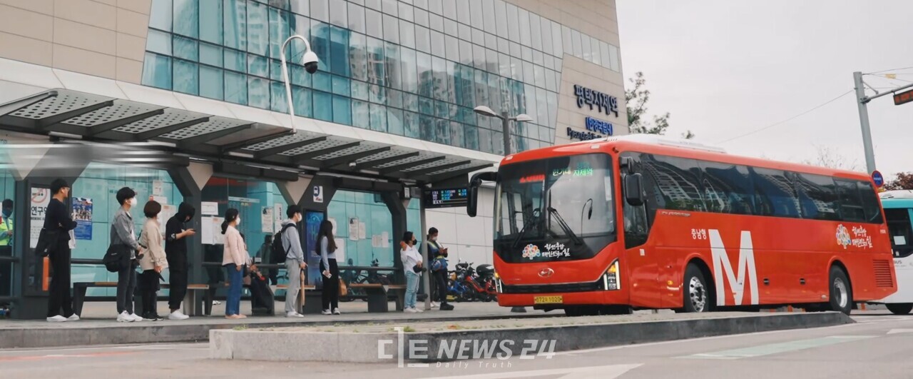 충남M버스가 개통 1년을 맞았지만, 여전히 이용률이 저조한 것으로 나타났다. 충남도 제공.