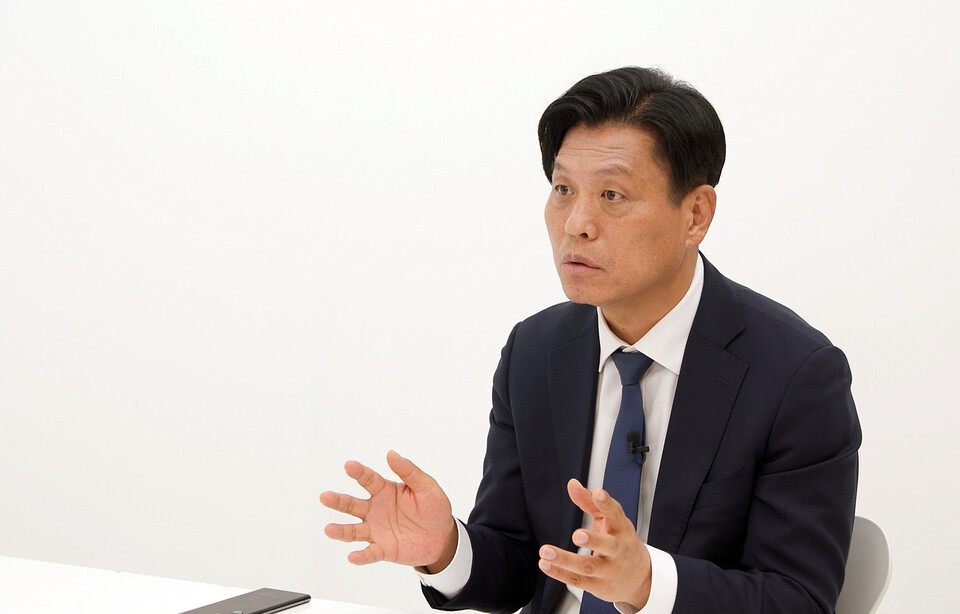 디트뉴스24 인물탐구 인터뷰 'D-terview'에 응하고 있는 조승래 더불어민주당 국회의원(유성갑, 3선). 최찬룡PD 