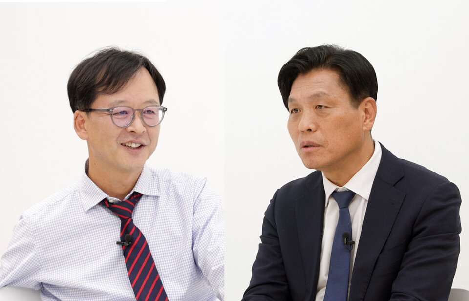 더불어민주당 조승래 국회의원(유성갑, 오른쪽)이 디트뉴스24 김재중 미디어본부장과 인터뷰하고 있다. 최찬룡PD.