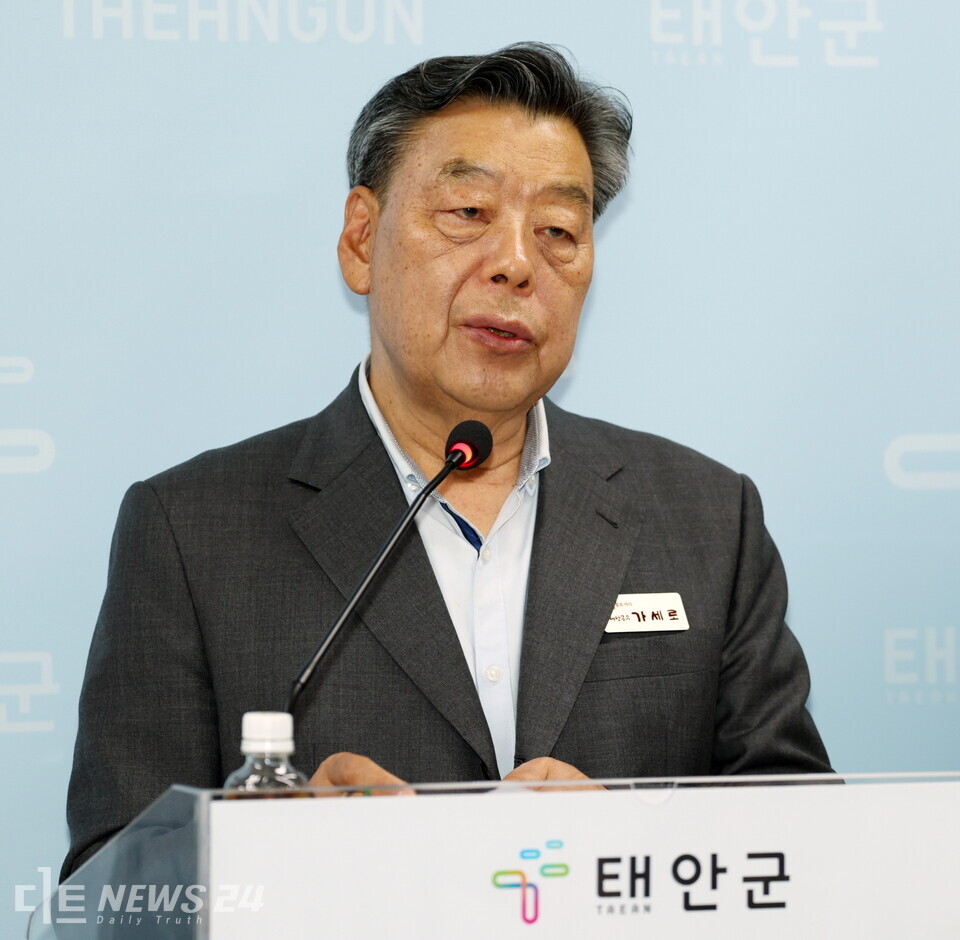 태안 5일장이 35년 만에 부활한다. 가세로 태안군수가 4일 5일장 개장과 관련해 기자회견을 하고 있다. 사진=태안군