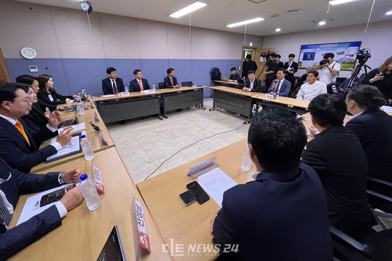 개혁신당 지도부와 성심당 관계자가 간담회를 하는 모습. 유솔아 기자. 