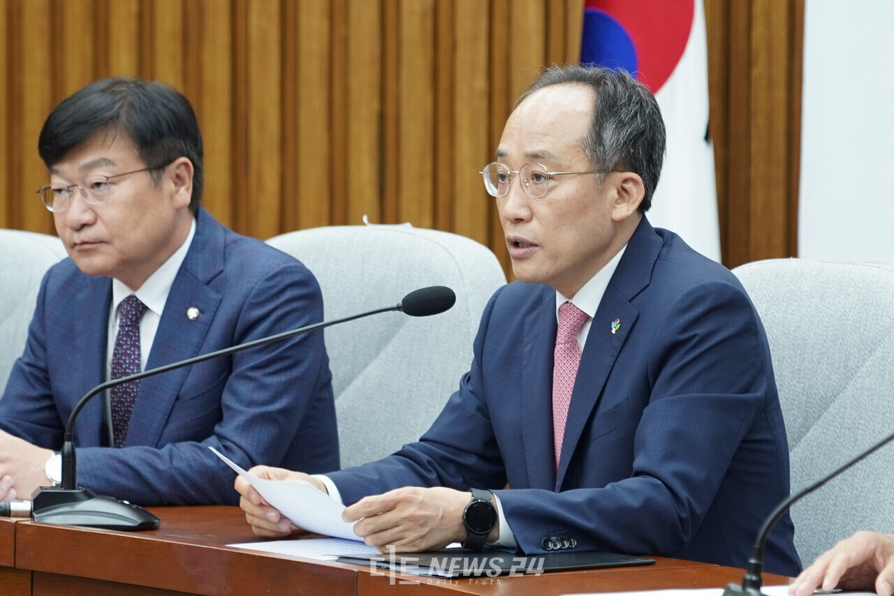 추경호 국민의힘 원내대표는 7일 국회 원내대책회의 모두발언을 통해 "우원식 의장은 민주당에게 협치할 수 있는 협상안을 가져오라고 해야한다"고 강조했다.