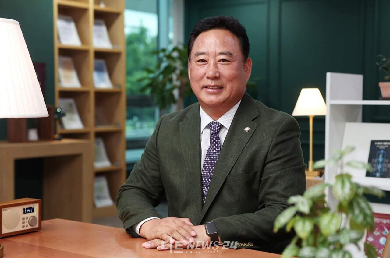 국회 농림축산식품해양수산위원장으로 선출된 어기구 국회의원이 윤석열 대통령 재의요구권 행사로 폐기된 ‘양곡관리법’과 ‘한우산업지원법’ 등 재추진 의지를 내비쳤다. 어 의원 페이스북 갈무리.