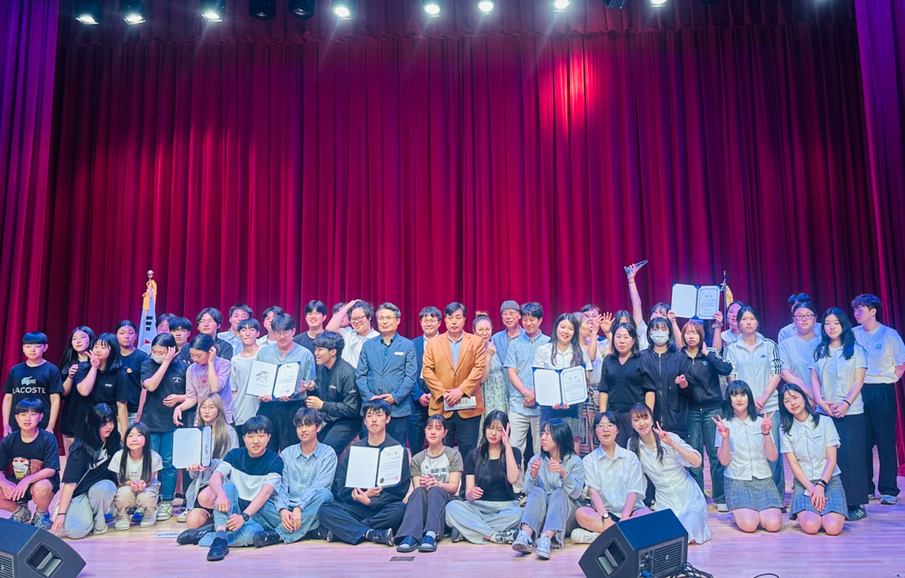 태안고등학교 연극동아리 '뽀짝뽀짝'이 충남청소년연극제 대상을 수상, 오는 8월 밀양에서 개최되는 대한민국청소년연극제에 충남 대표로 출전한다. 사진=태안교육지원청