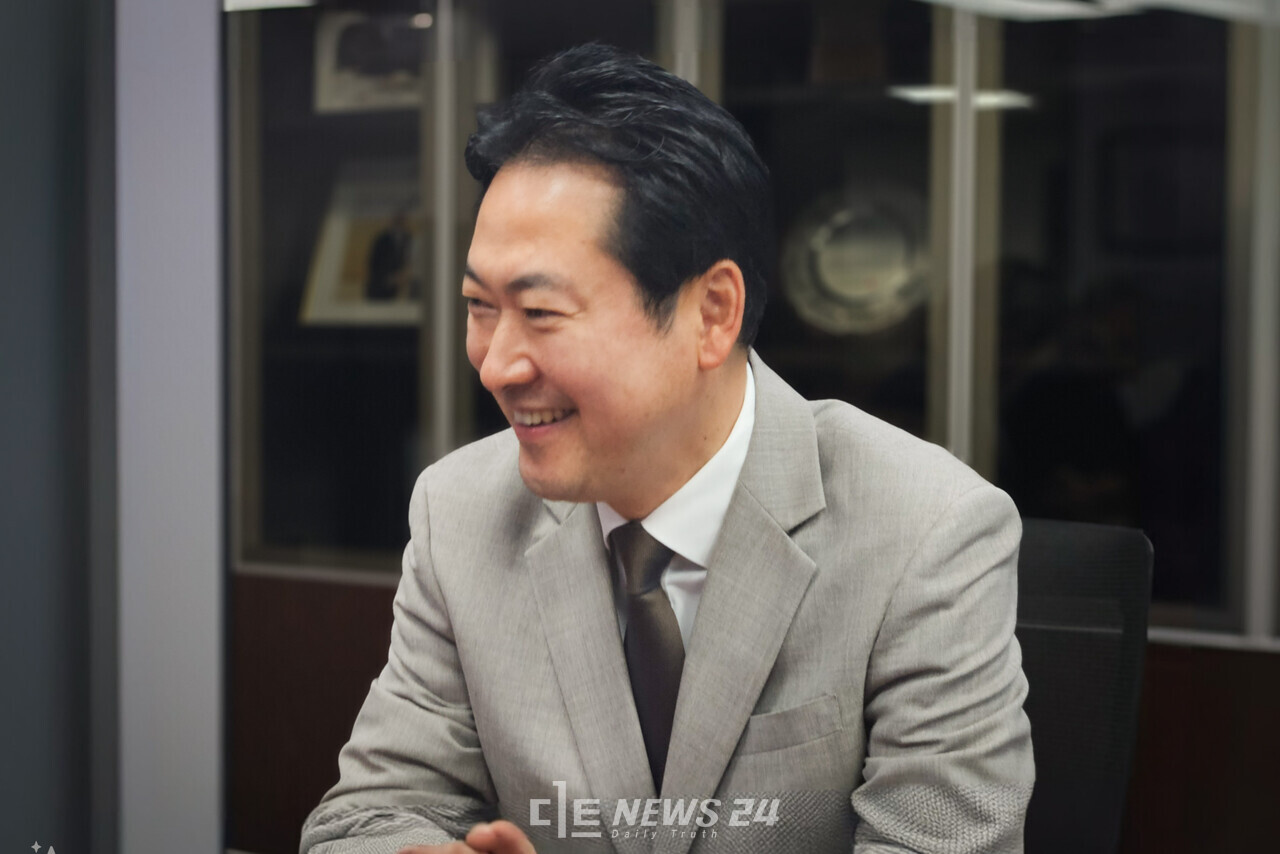 국민의힘 7·23 전당대회 최고위원 선거 출마를 선언한 장동혁 국회의원이 26일 국회 의원실에서 충청권 국회 출입기자와 간담회를 갖고 있다. ⓒ황재돈 기자. 