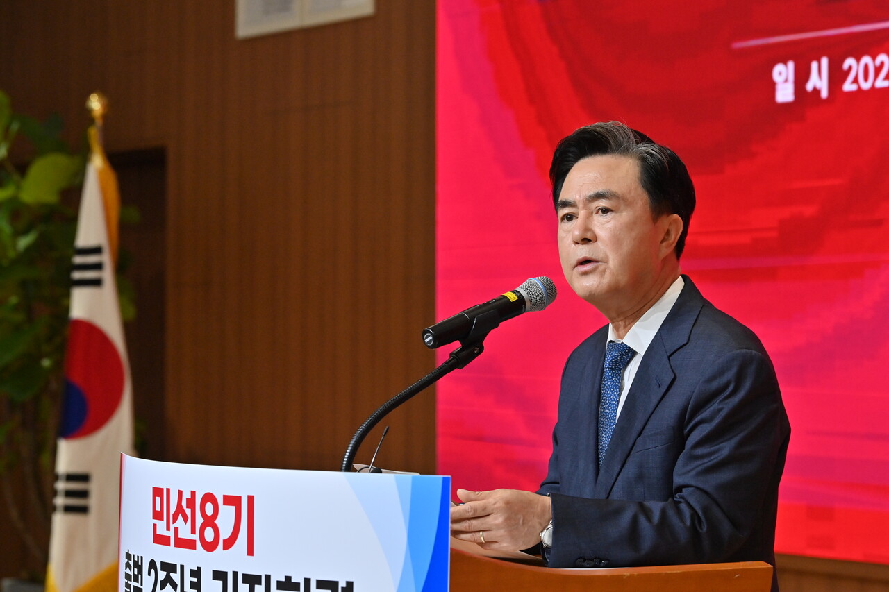 김태흠 충남지사가 지역민들의 반발에 부딪힌  '당진 스마트축산복합단지' 건립과 관련해 "도민과 싸우면서 일하진 않겠다. 억지로 추진하지 않을 것"이라며 "논산은 반대로 추진을 요구하고 있어 원하는 지역에 할 것"이라고 말했다. 김다소미 기자. 