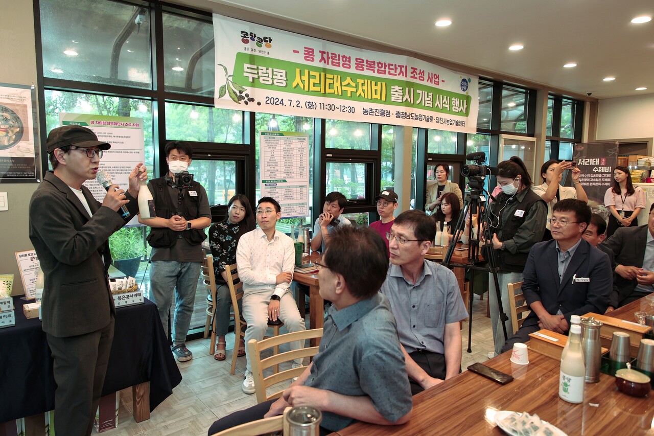 지난 2일 대덕동 ‘박명숙면사랑’ 에서 진행한 두렁콩수제비 시식회에 오성환 당진시장을 비롯한 두렁콩 생산단지 대표, 콩가공 관련 업체, 관계 기관 등이 참석했다. 사진=당진시 