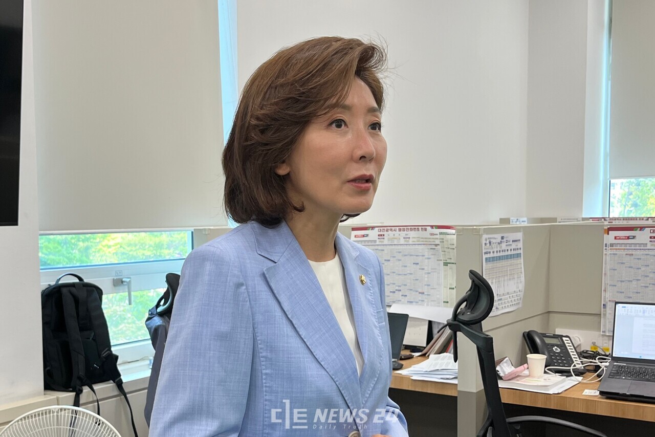 나경원 국회의원이 4일 오전 대전시청 기자실을 방문해 당내 '충청 대표 주자'를 자처하며 민심잡기에 나섰다. 유솔아 기자. 