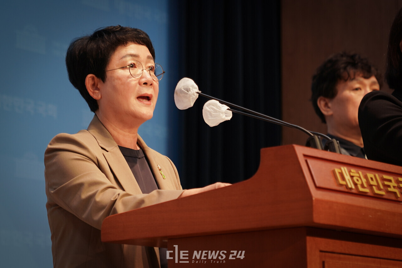 박정현 더불어민주당 국회의원(대전대덕)이 채상병 1주기를 앞두고 시민단체와 추모제를 추진키로 했다. 그는 ‘채상병 특검법’을 재차 거부한 윤석열 대통령을 향해 “국민에 선전포고를 한 것”이라고 비판하며 “실체적 진실을 밝혀야 한다”고 강조했다. ⓒ황재돈 기자.