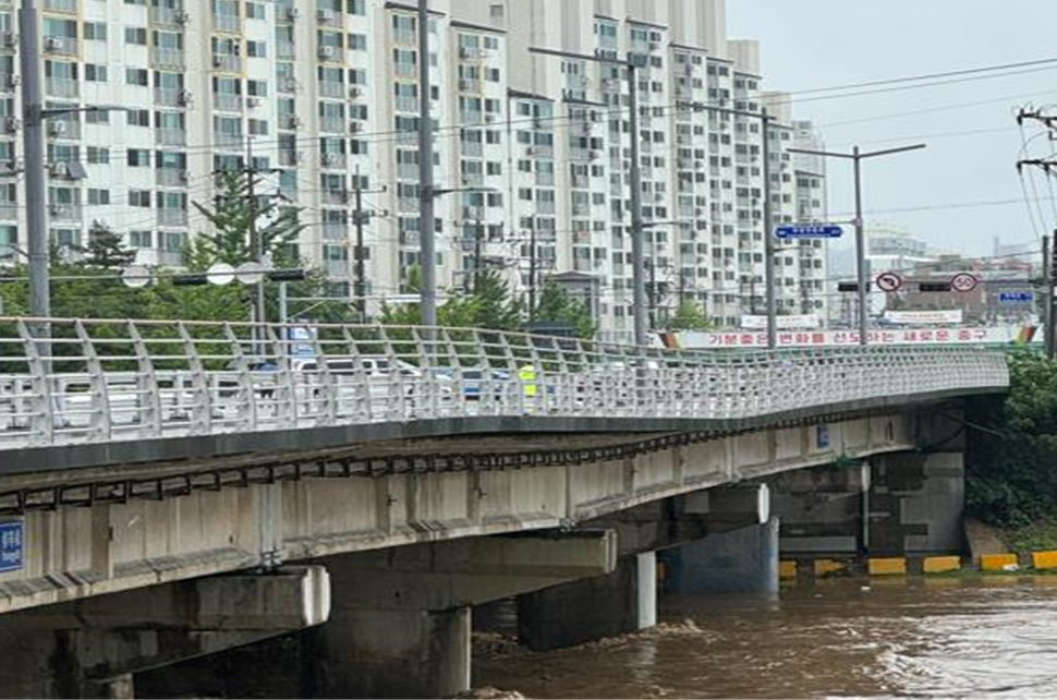 대전 중구 유등교 침하 모습. 대전시 제공.