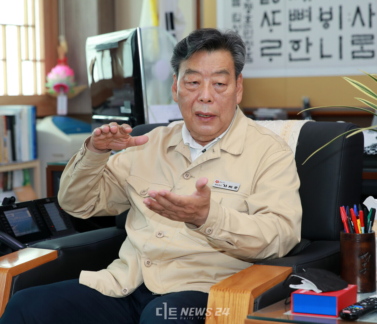 가세로 태안군수가 15일 디트뉴스와의 인터뷰에서 “(해저터널 방식은) 절대 안 된다. 반대한다”며 최근 김태흠 충남지사와 성일종 의원(서산·태안)이 잇따라 내놓은 건설방식 변경 가능성에 대한 반대 뜻을 분명히 밝혔다.  사진=태안군청