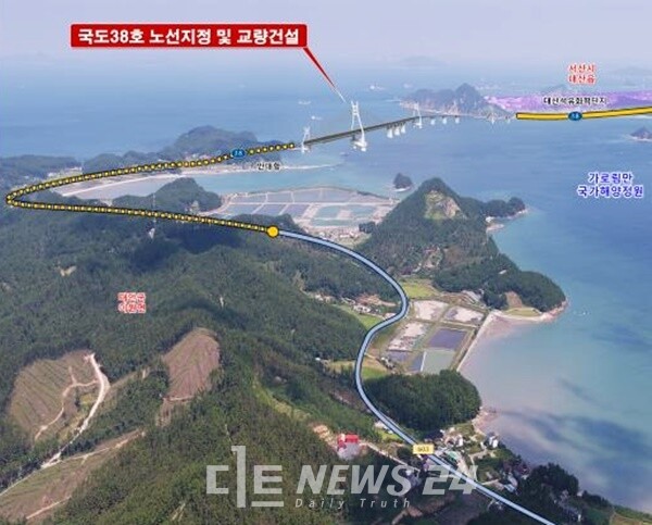 충남도와 태안군이 계획 중인 ​가로림만 해상교량(연륙교).  태안군 이원 내리(왼쪽)와 서산시 대산읍 독곶리를 해상교량 2.65㎞, 접속도로 2.96㎞, 총 연장 5.61㎞로 연결하는 사업이다.