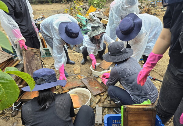 자원봉사자들을 수해 현장에 긴급 투입, 피해 복구에 힘을 보탰다. 
