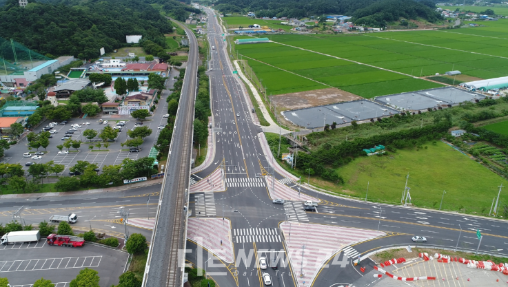 서천군이 국립생태원과 동서천IC를 잇는 국도 21‧29호선 확장공사를 마무리하고 24일 낮 12시 개통한다.  사진 서천군