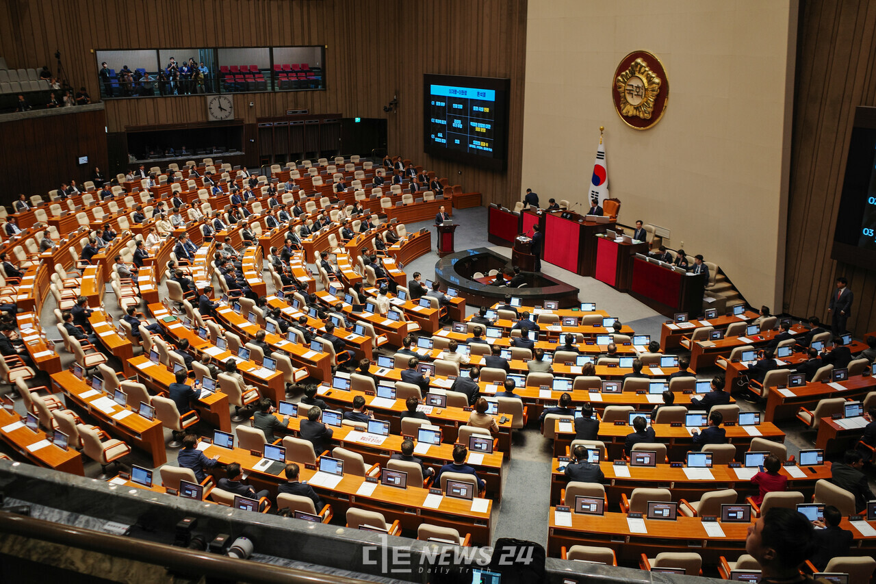 박수현 의원이 대표 발의한 '일본 정부의 사도광산 세계유산 등재 추진 철회 및 일본 근대산업시설 유네스코 권고 이행 촉구 결의안'은 지난 25일 국회 본회의를 통과했다. 국회 문화체육관광위원회와 외교통일위원회 소속 야당 의원은 정부의 사도광산 유네스코 등재 찬성 입장 방침을 규탄했다. 자료사진. 