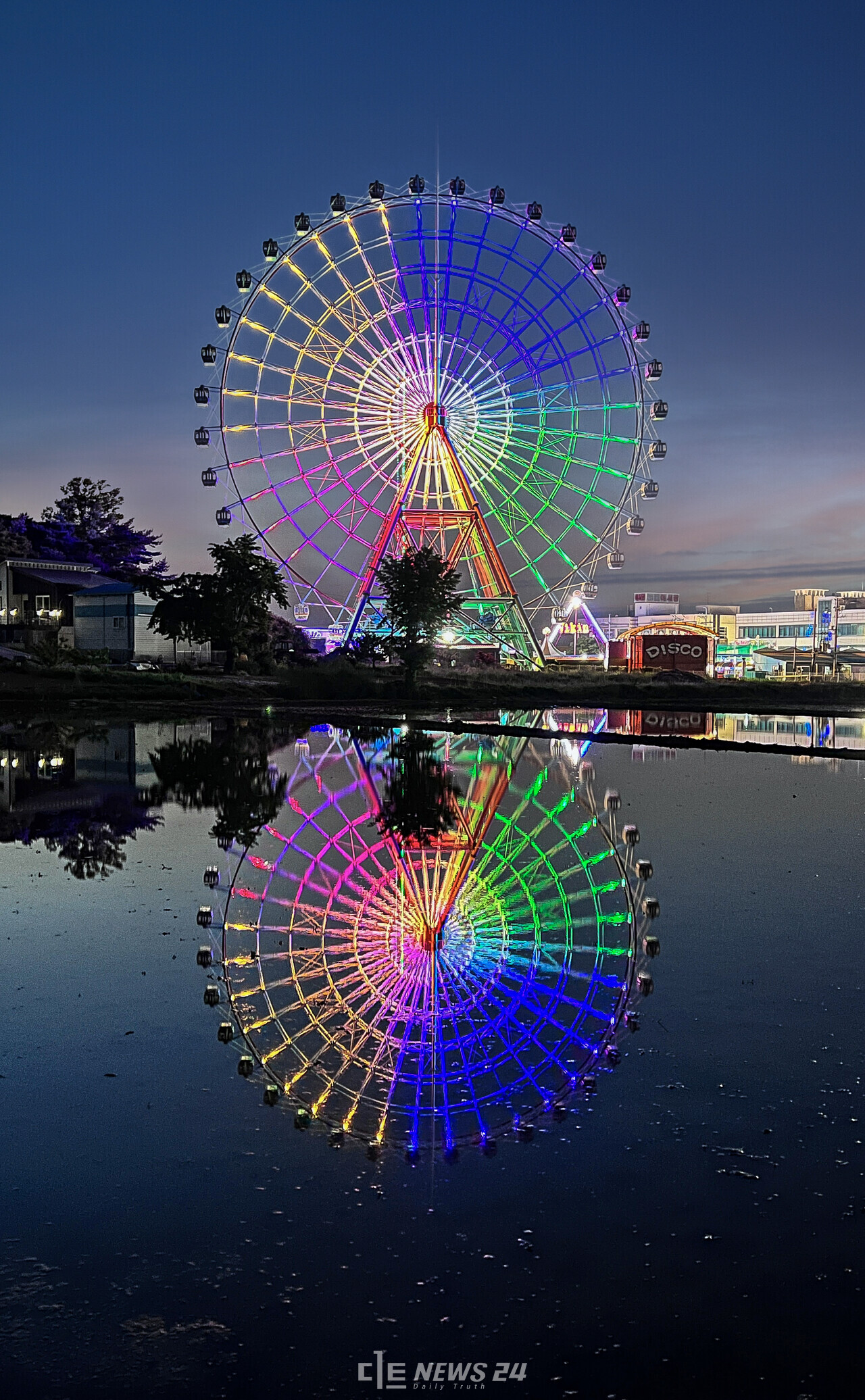‘선재 업고 튀어’, ‘비밀은 없어’, ‘삼식이 삼촌’, ‘백설공주에게 죽음을-블랙 아웃’, ‘크래시’ 등 인기 드라마 촬영지인 당진시 관광객이 늘고 있다. 사진은 지난해 대비 50% 가까이 관광객이 증가한 삽교호 관광지 대관람차. 당진시