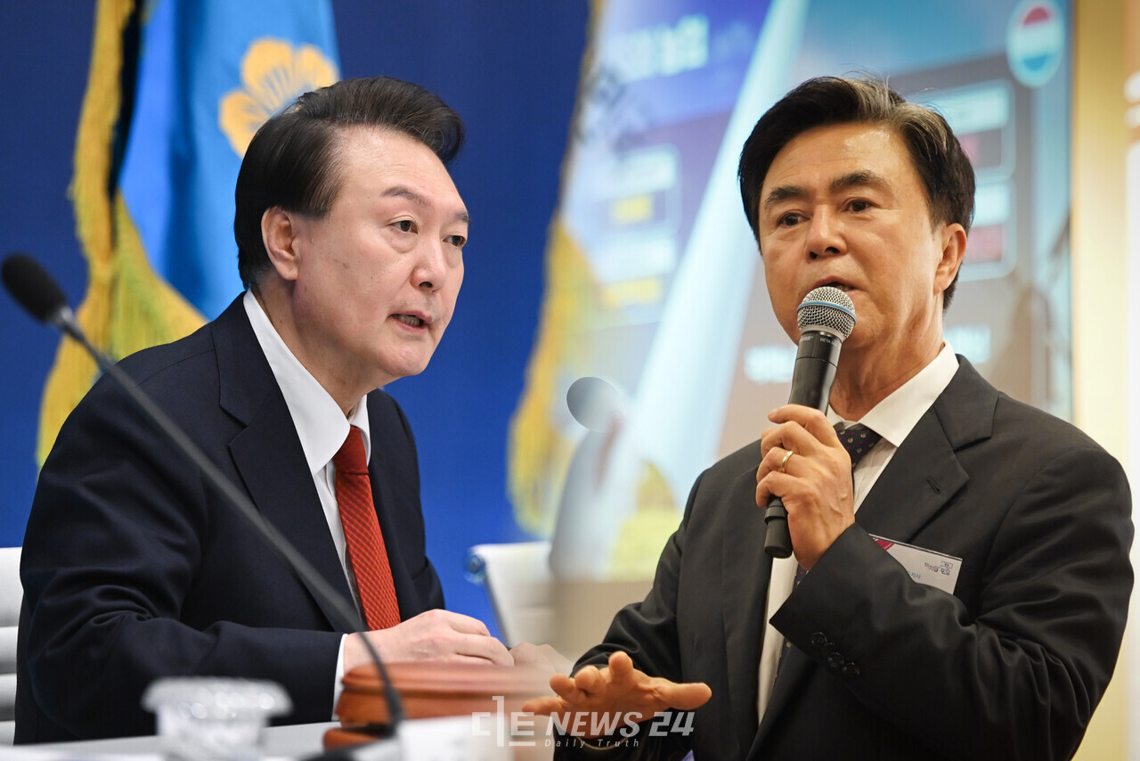 김태흠 충남지사가 지난 25일 충남도에서 중앙지방협력회의를 주재한 윤석열 대통령에게 조속한 ‘수도권 공공기관 지방 이전’을 촉구했다. 그는 특히 전국 혁신도시 간 형평성 제고를 위해 기관 선택 우선권을 주는 '드래프트제’ 시행이 필요하다고 강조했다. 자료사진. 