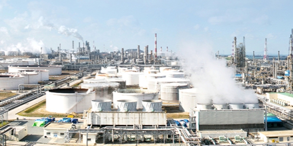 HD현대오일뱅크는 2010년대 중반부터 육지를 매입하는 대신 공유수면을 메워 공장을 확장했다. 