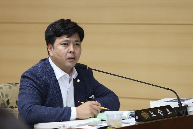 노승호 부여군의원이 ‘농작물 재해보험’ 개선의 필요성을 주장하며 민간 보험 개념에서 ‘사회보장’ 개념으로 전환돼야 한다고 강조했다.  부여군의회 홈페이지. 
