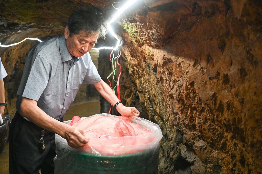 신태성 대표는 "전 세계적으로 토굴에서 새우젓을 발효시키는 곳은 여기 (광천) 뿐”이라며 자부심을 드러냈다. 홍성군 제공. 