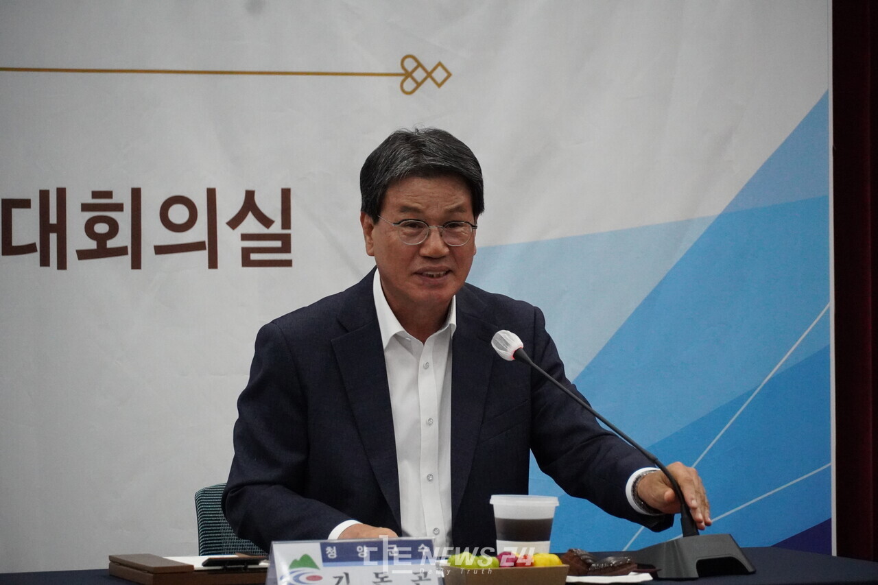 김돈곤 청양군수가 '지천댐' 건설과 관련해 26일 첫 공식 입장을 밝혔다. 김 군수는 충남도와 환경부가 일방적 추진을 강행하고 있다며 비판하면서도 여러 여지를 남겼다. 김다소미 기자. 
