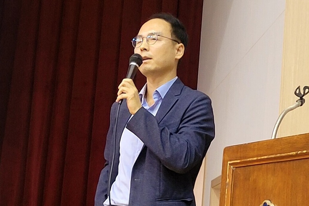 환경부 관계자는 이날 부여에서 열린 공청회에서 수몰 지역 주민 지원 대책과, 댐의 필요성을 설명했다. 김다소미 기자. 