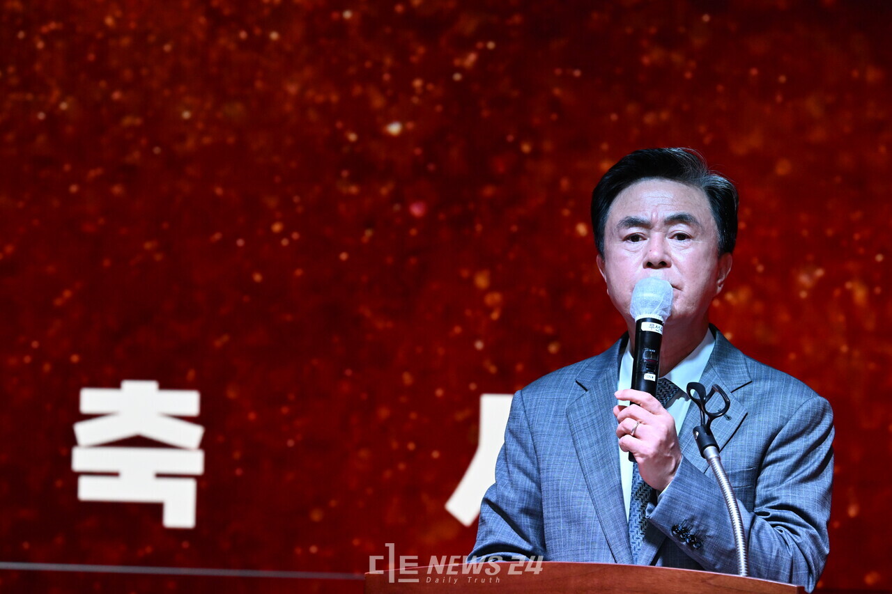 충남도는 29일 한국중부발전 보령발전본부에서 중부·서부·동서발전 노동조합과 정의로운 에너지전환 및 석탄발전소 폐지로 인한 지역소멸 위기 극복을 위한 ‘충남도 에너지전환 협의회’를 출범했다. 김태흠 충남지사가 인사말을 하고 있다. 충남도