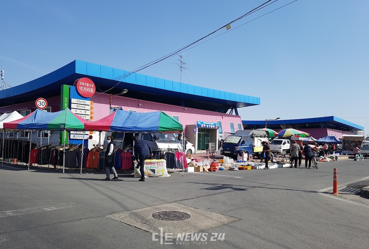 서천군은 오는 9일부터 15일까지 장항전통시장에서 국내산 수산물 구매 시 구매액의 최대 30%를 온누리상품권으로 환급해준다. 서천군
