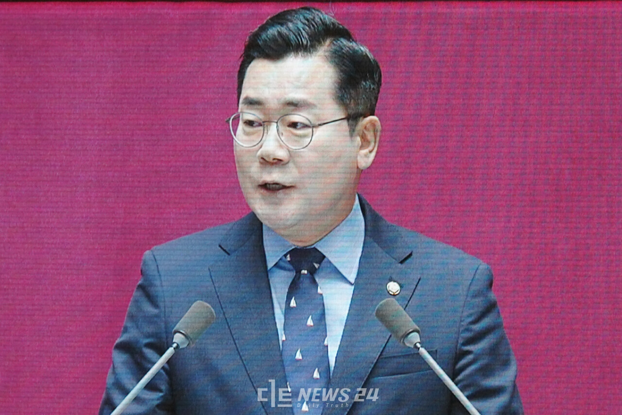 박찬대 더불어민주당 원내대표가 4일 22대 국회 첫 교섭단체 대표연설에서 ‘헌법’을 키워드로 정부·여당을 향해 40여분간 날선 비판을 했다. ⓒ황재돈 기자. 